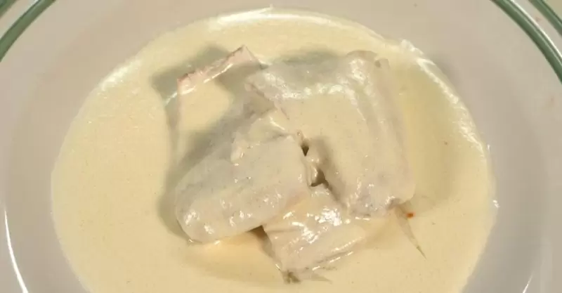 Припущенная рыба с белым винным соусом