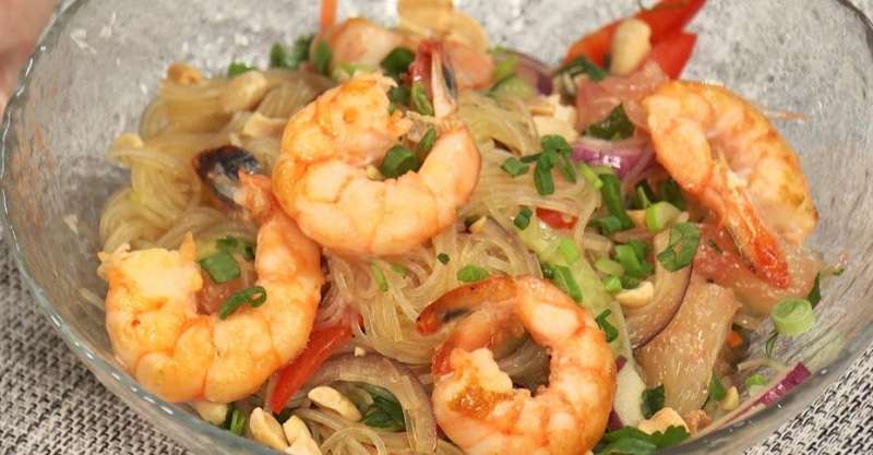 Азиатский салат с фунчозой