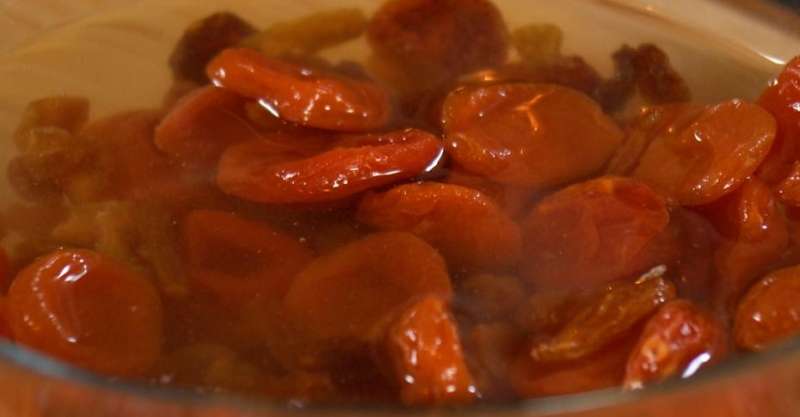 Курица с сухофруктами и томлёным рисом в лаваше