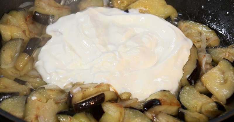 Жареные баклажаны в сметане