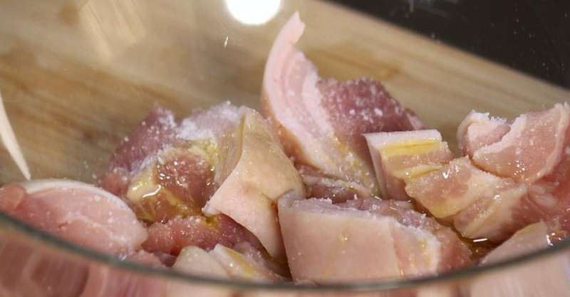 Запечённая свиная грудинка с овощами