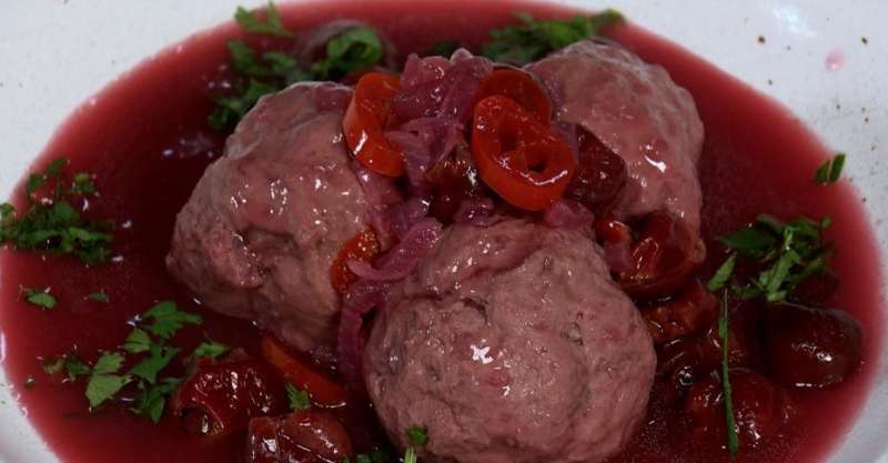 Кюфта в вишнёвом соусе