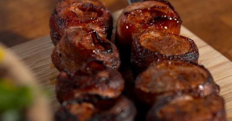 Глазированные медальоны и салат