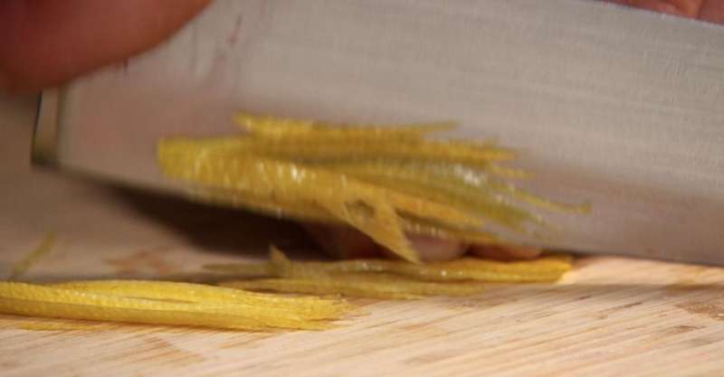 Форель, маринованная со свекольным соком