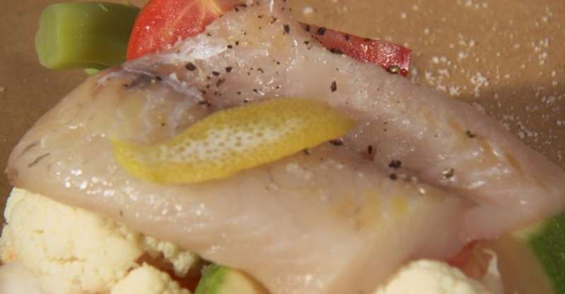 Судак папильот с соусом ромеско