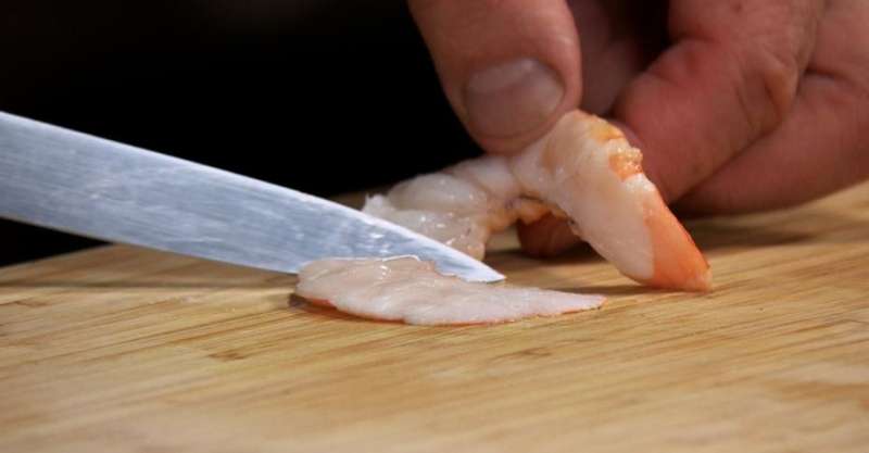 Салат с манго и креветками