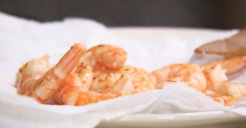 Салат с манго и креветками