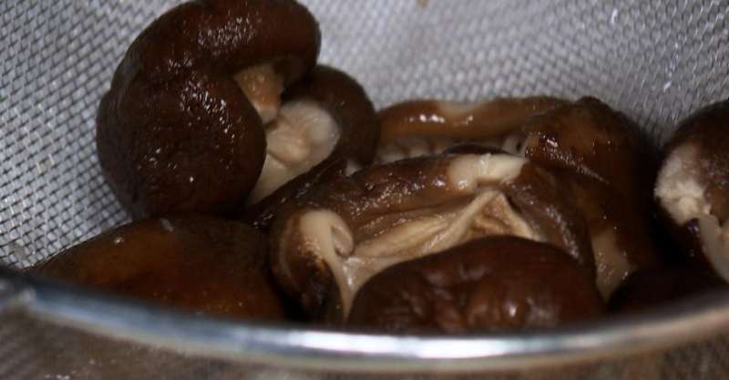 Салат из грибов шиитаке