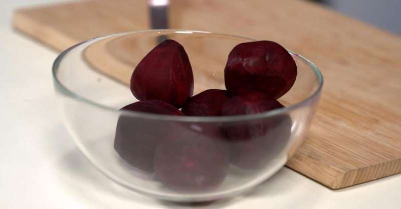 Форель, маринованная со свекольным соком