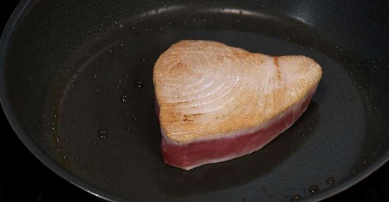 Салат с манго и тунцом