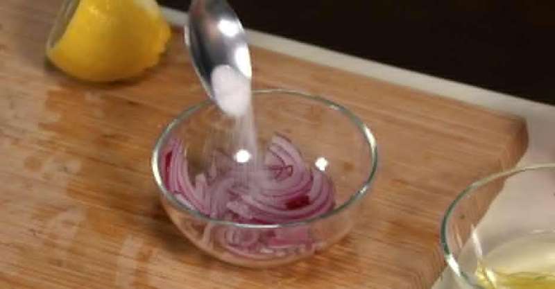 Форель, маринованная со свекольным соком