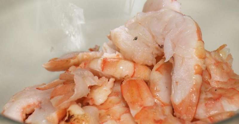 Салат с манго и креветками