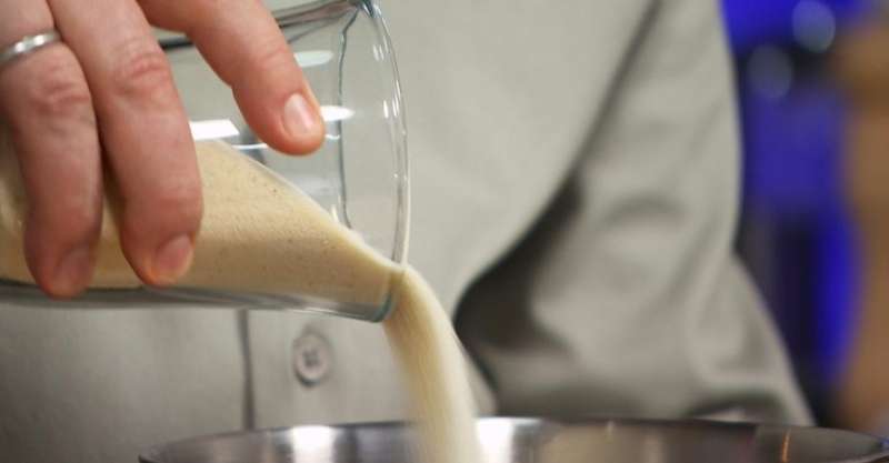 Манник с тыквой и пряным ягодным соусом