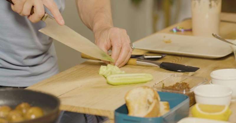 Салат нисуаз с перцем халапеньо