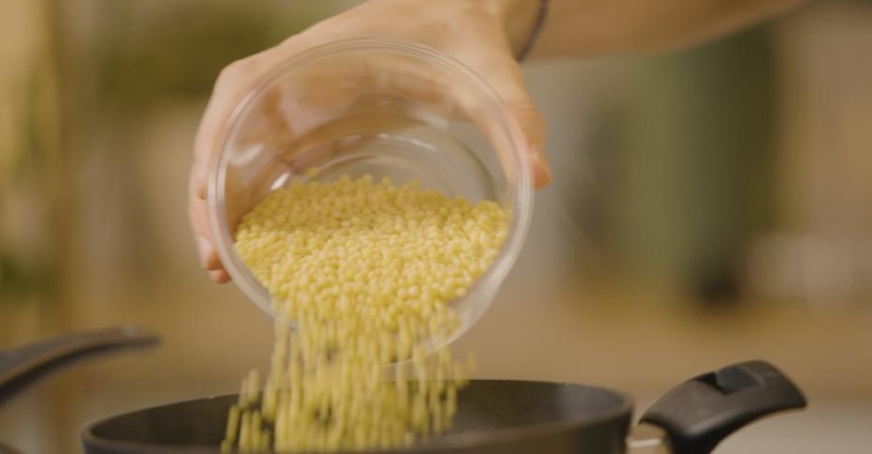 Птитим с копчёной грудинкой и адыгейским сыром