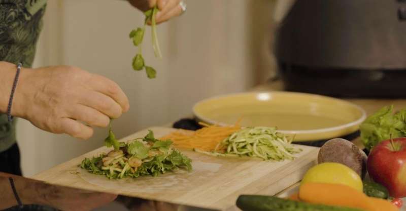 Спринг-роллы с креветками и устричным соусом