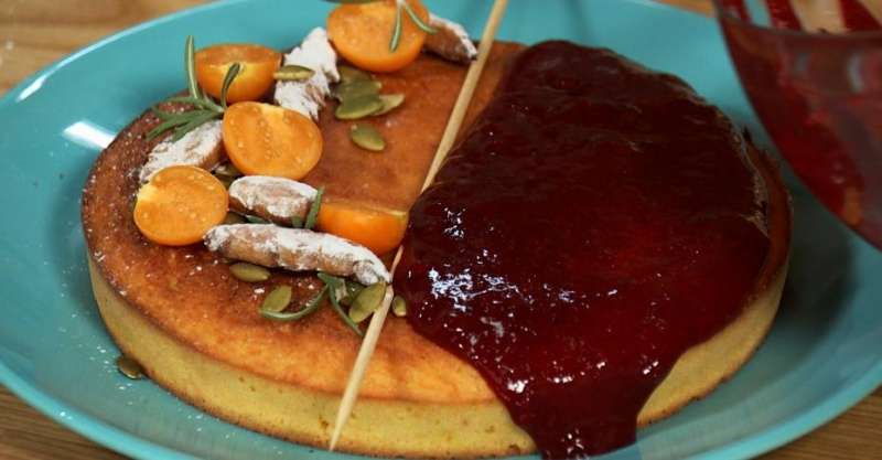 Манник с тыквой и пряным ягодным соусом