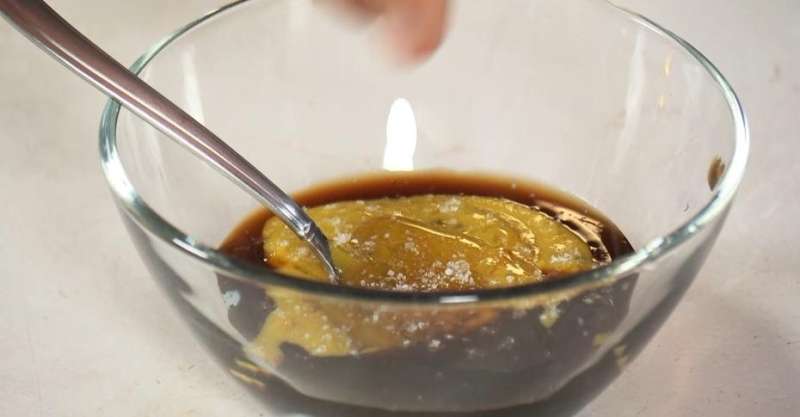 Бургер с сальсой из жареного ананаса