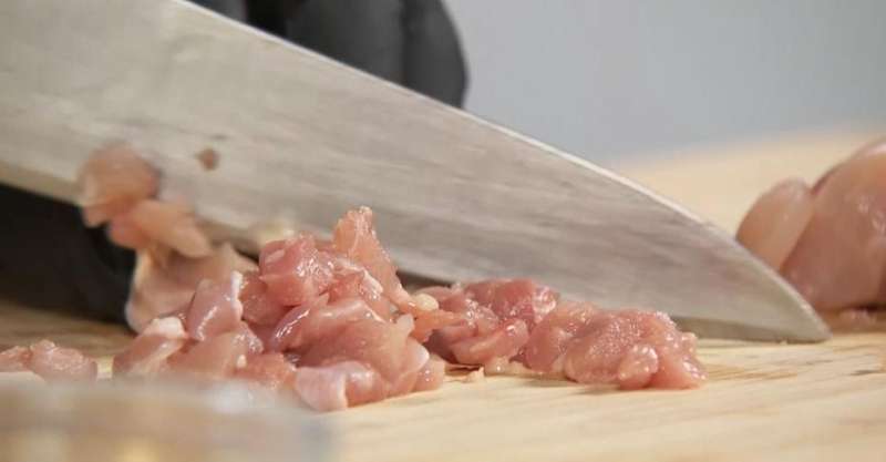 Бургер с сальсой из жареного ананаса