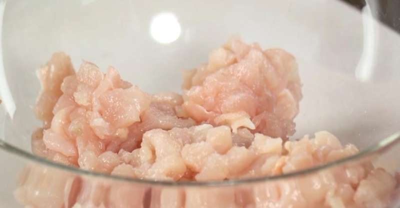 Бургер с сальсой из жареного ананаса