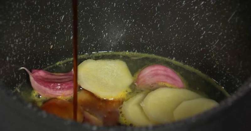 Филе лосося в апельсиновой глазури с гречневой лапшой