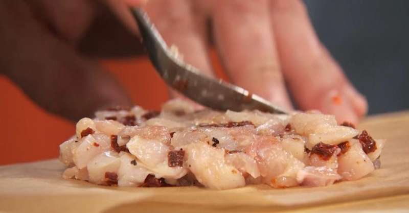 Бургер с сальсой из жареного ананаса