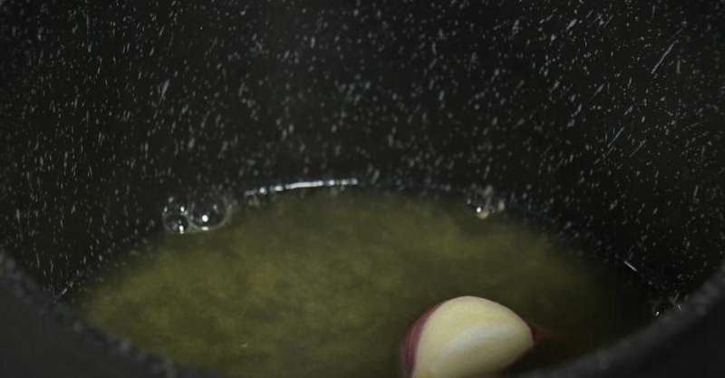 Филе лосося в апельсиновой глазури с гречневой лапшой