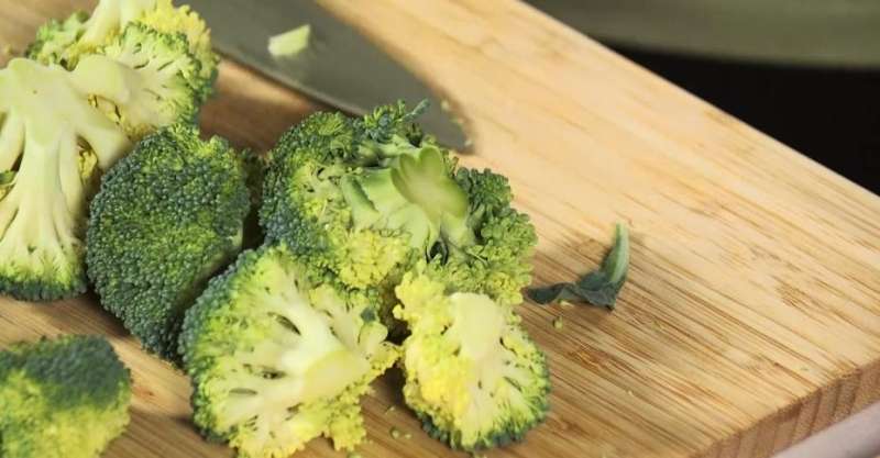 Филе лосося в апельсиновой глазури с гречневой лапшой