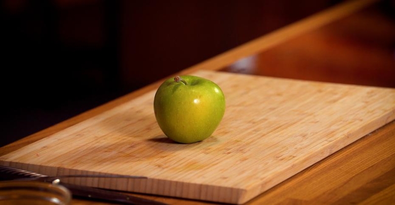 Сибас с зелёным пюре и соусом