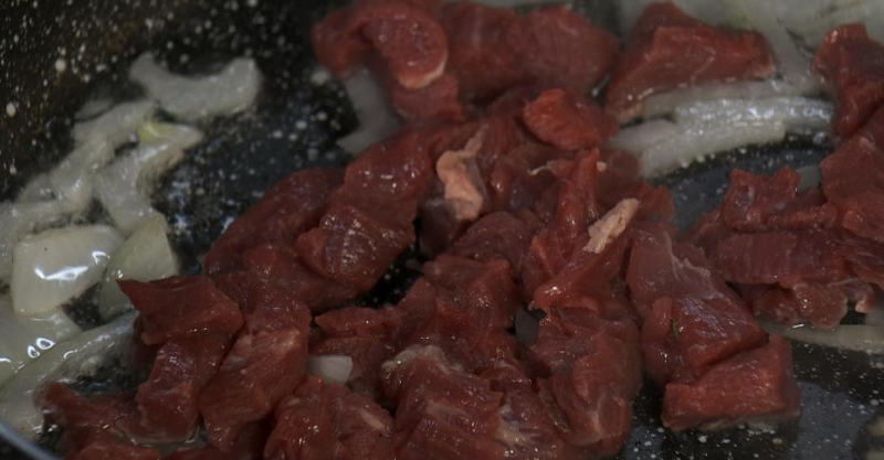 Паста с говядиной в коричневом соусе