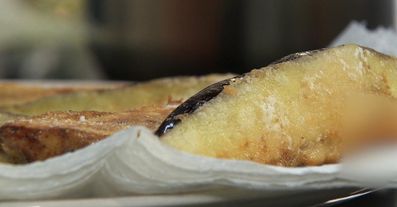 Хрустящие баклажаны с дзадзики и терияки