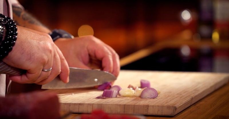 Стейк с пастой в томатном соусе