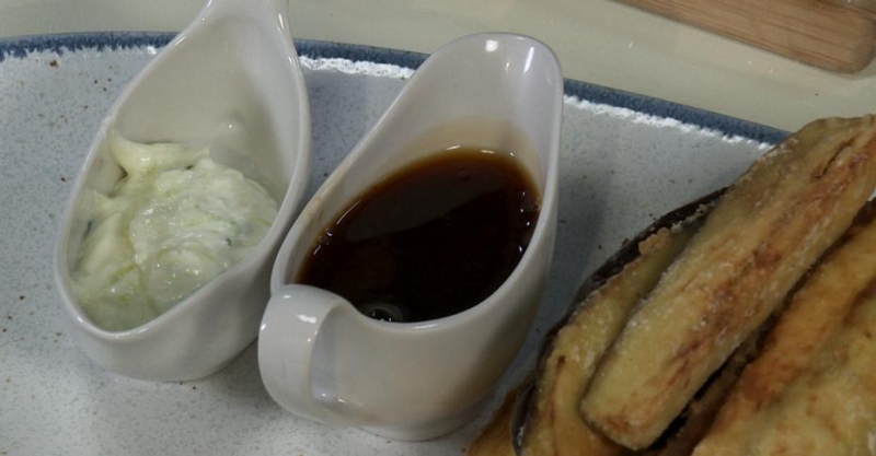 Хрустящие баклажаны с дзадзики и терияки