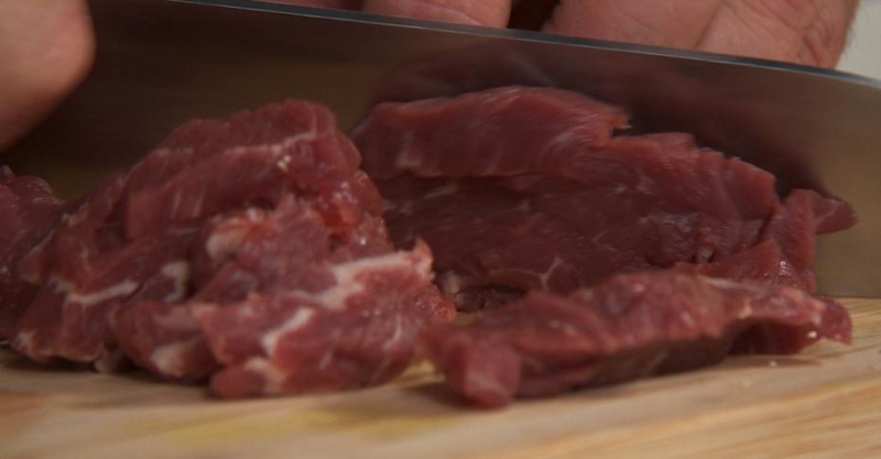 Бефстроганов с картофельным пюре и томатной пастой