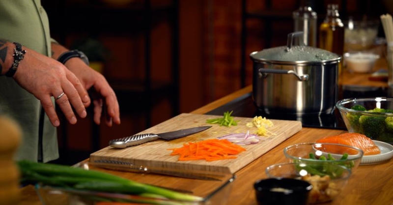 Лапша унаги с овощами и рыбой