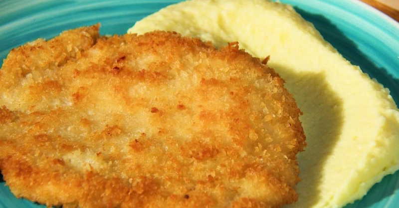Шницель из курицы с картофельным пюре