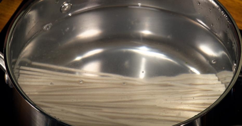 Лапша унаги с овощами и рыбой