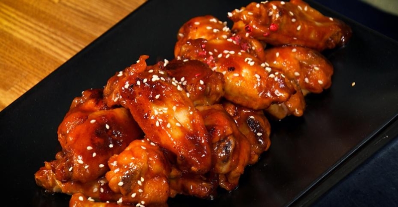 Куриные крылья в глазури из энергетика