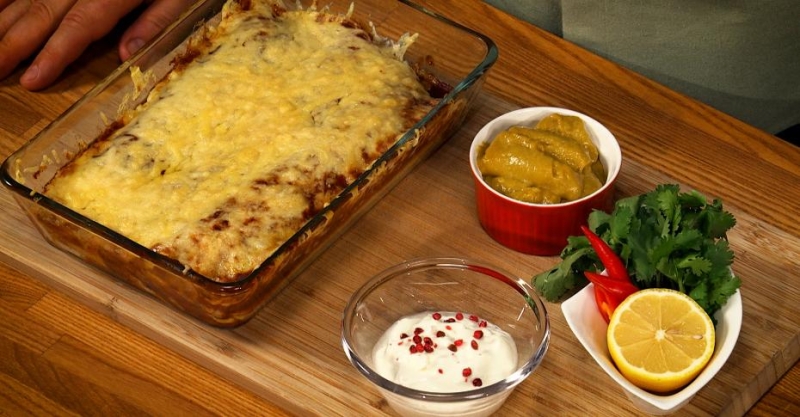 Энчиладас с курицей в соусе